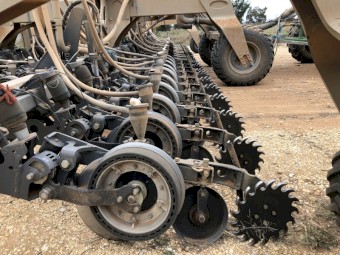 2013 NDF Disc Planter Bar