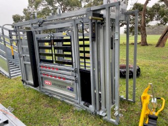 Arrowquip Q-Catch MKII Dual Cattle Crush