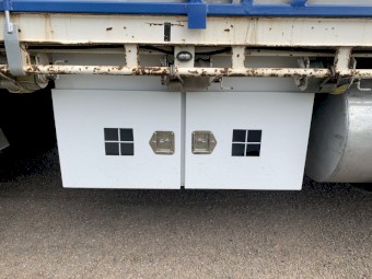 1987 Mercedes Benz 2222 26ft Truck with Cattle crate