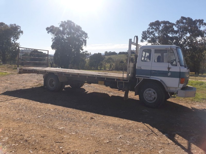 1985 Hino FF177K Flat Top 