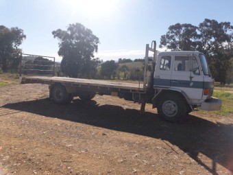 1985 Hino FF177K Flat Top 
