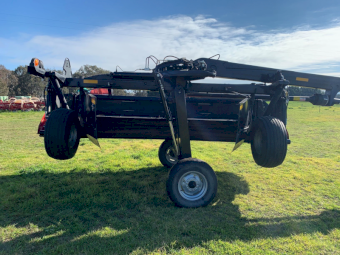 2016 MacDon R116PT Mower Conditioner