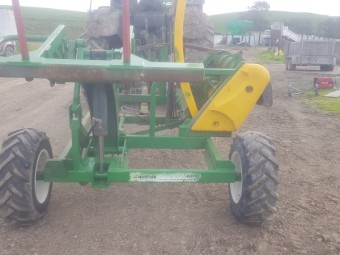 Hustler Trailing Chainless Bale Feeder