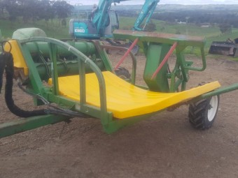 Hustler Trailing Chainless Bale Feeder