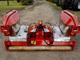 2016 Howard/Trimax Stealth S3 340 PTO Winged Turf Mower/Slasher