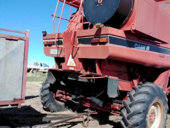 Under Auction - (A157)  1997 Case IH 2388 4WD Header with 1995 36ft MacDon 960 Front & Comb Trailer 