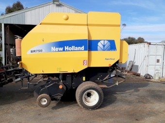 New Holland BR750A round baler