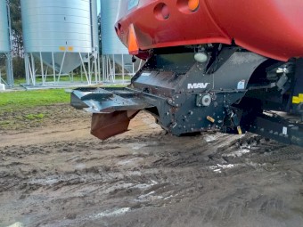 2004 CASE IH AFX 8010 Header and 2052 Front