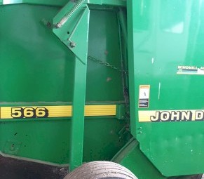 John Deere 566 round baler