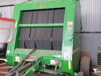 John Deere 566 round baler