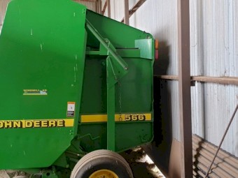 John Deere 566 round baler