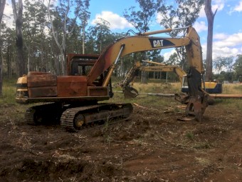 Caterpillar 320B wrecking