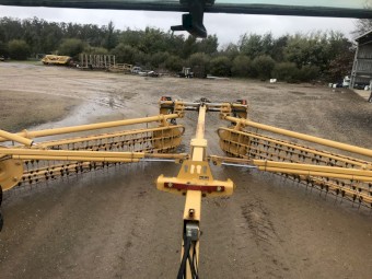 Vermeer R2800 Twin Hydraulic Hay Rake