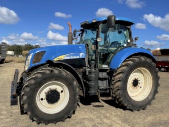 New Holland T7030