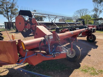 Case IH 8220 25ft Windrower