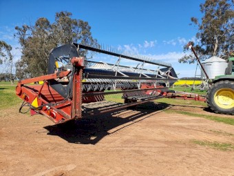 Case IH 8220 25ft Windrower