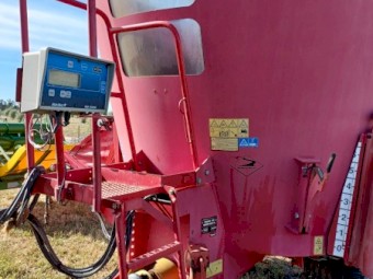 Feed mixer vertical hay and grain mixer Trioliet Solo Mix 1-100 SM1-10