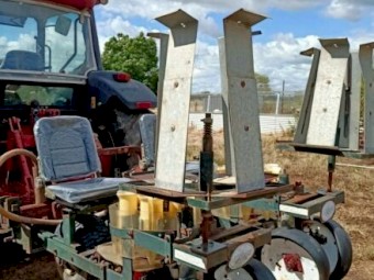 Seedling transplanter tow behind the tractor, made in USA