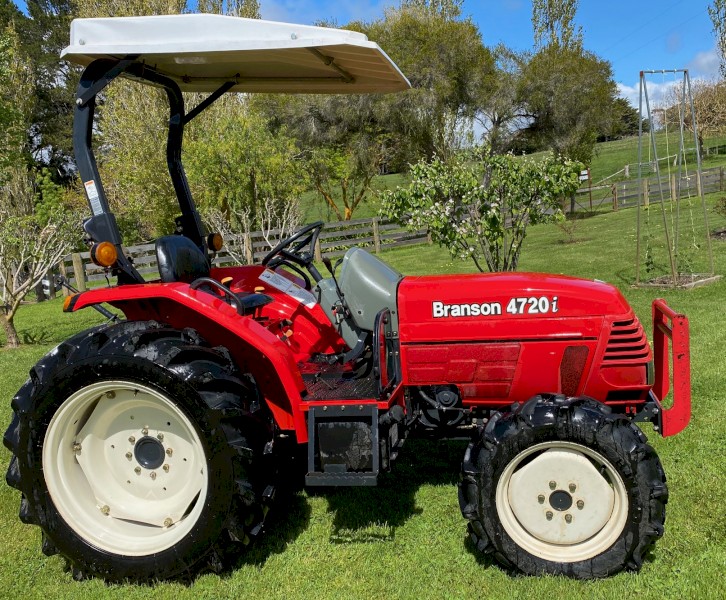 2005 Branson FWD Tractor