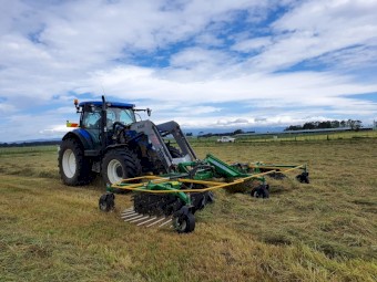Agronic WR 600 Front Mount Rake