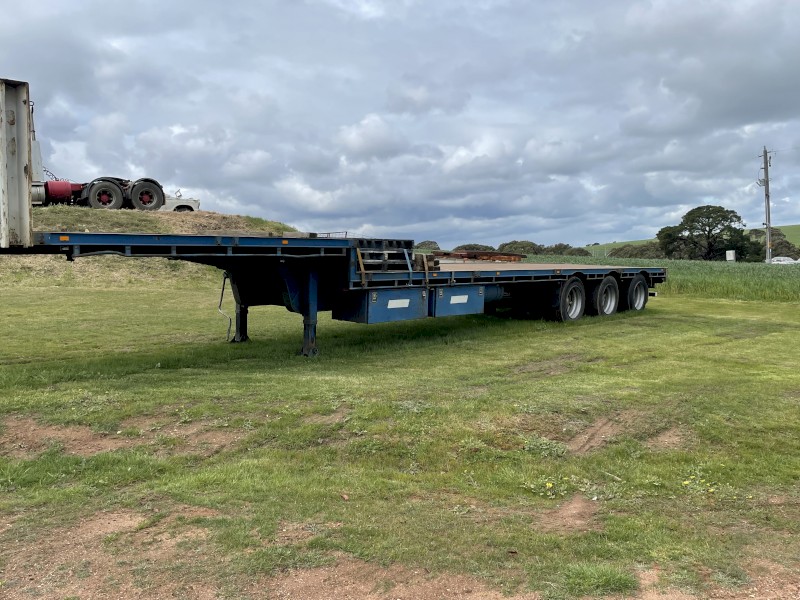 45ft Barker Tri Axle Drop deck
