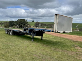 45ft Barker Tri Axle Drop deck