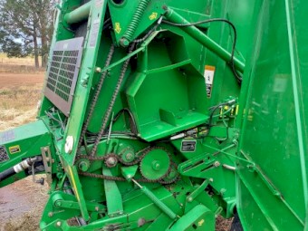 John Deere 458 Round Baler