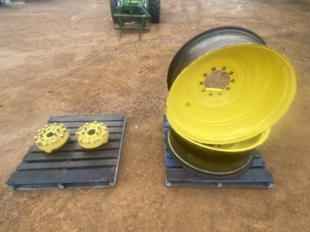 John Deere 42” rims with centre’s