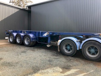 2005 Maxitrans ST3 40' Extendable Sliding Skel Tri-Axle Container Trailer