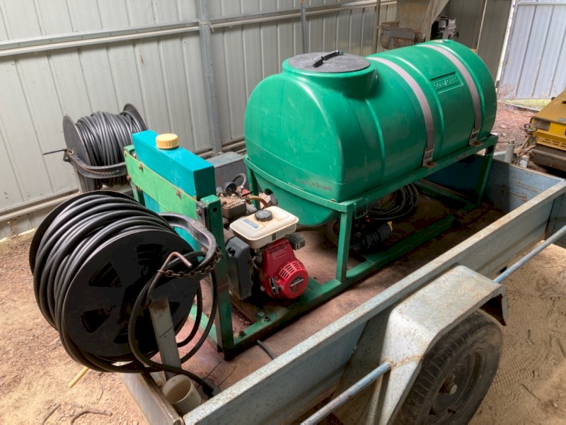 Gold Acres 400L Spray Trailer