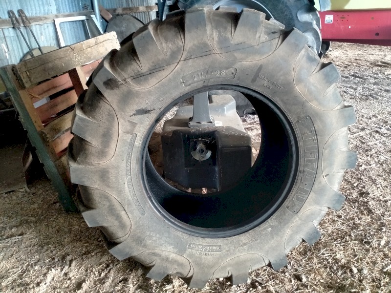 Windrower Tyre 21L-28