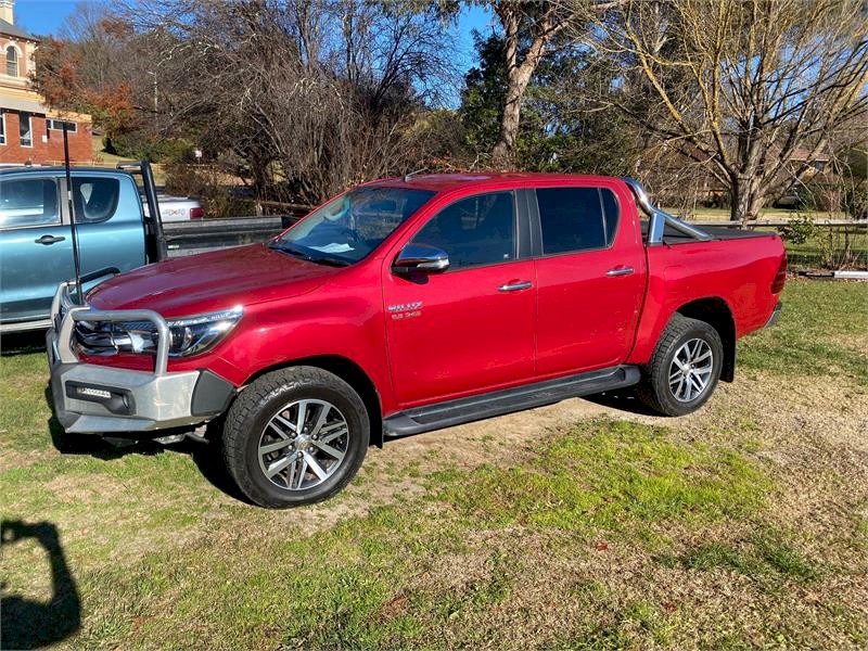 2016 Hilux SR5 Manual Dual Cab 4x4