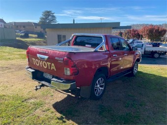2016 Hilux SR5 Manual Dual Cab 4x4