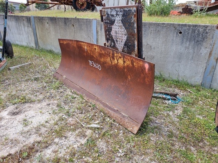 Hydraulic Blade - 2670mm Wide