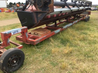 CASE IH 2388 Header with Comb front on leith trailer.