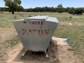 Paton sheep feeder 