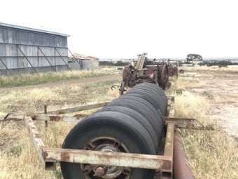 Tyre roller