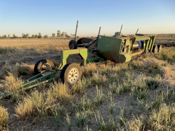 14ft Phillips Canola Front 2000
