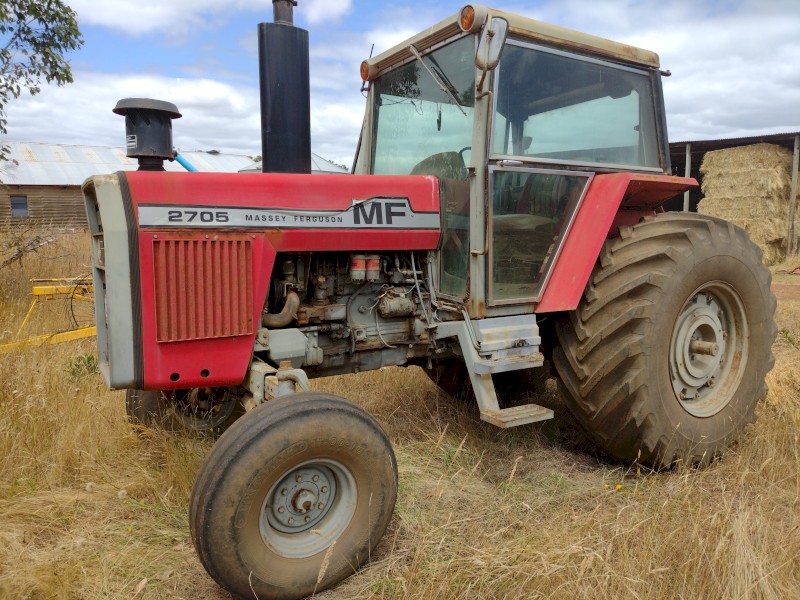 Massey Ferguson 2705 tractor