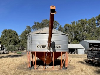 Sherwell Field Bin 1511D with PTO Auger