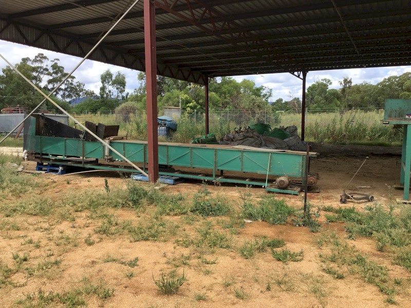 Rotary chaff mill