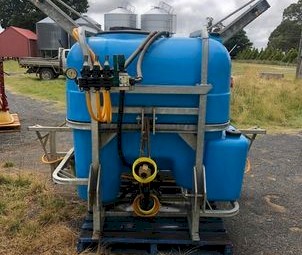 750L tank with 8M Boom - BA Pumps and Sprayers