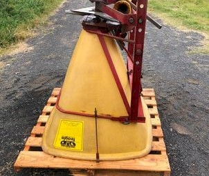 Teagle fertilizer and grass seed spreader