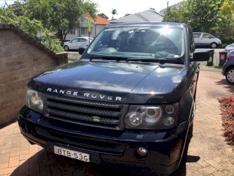 2005 Range Rover Sports.