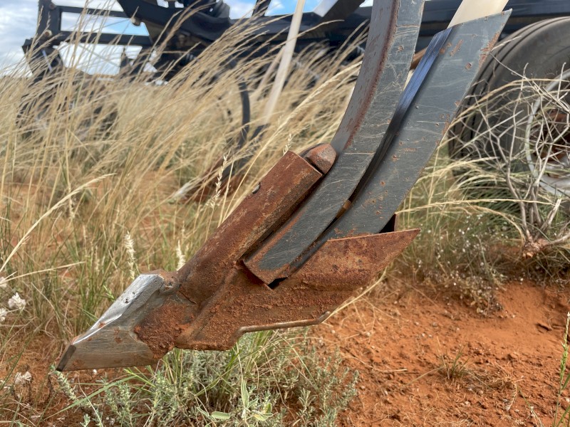Speed loc bourgault knife points