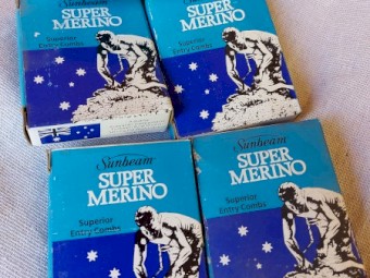 COMBS - Sunbeam Super Merino    superior entry combs.    25 COMBS - Five boxes x 5 combs.  .      