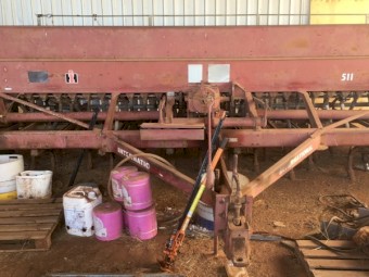 International 511 Combine