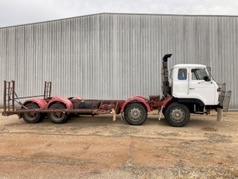 Nissan UD twin steer truck with outriggers