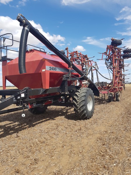   Case Concord Seeder & 47 ft 4300 Bar.