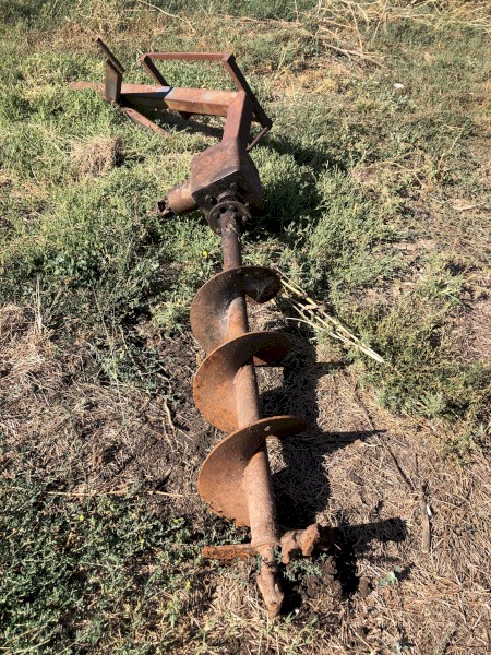 Post hole digger